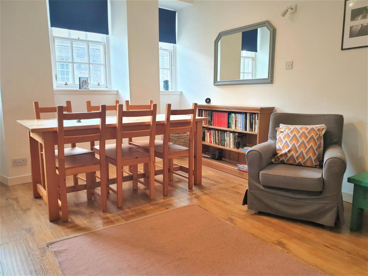 Apartamento Canongate - Spacious And Historic 2 Bed Flat On Royal Mile Edimburgo Exterior foto